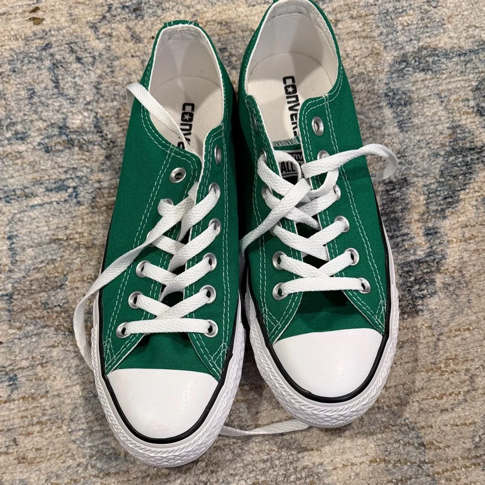 Brand new green converse - Picture 1 of 5